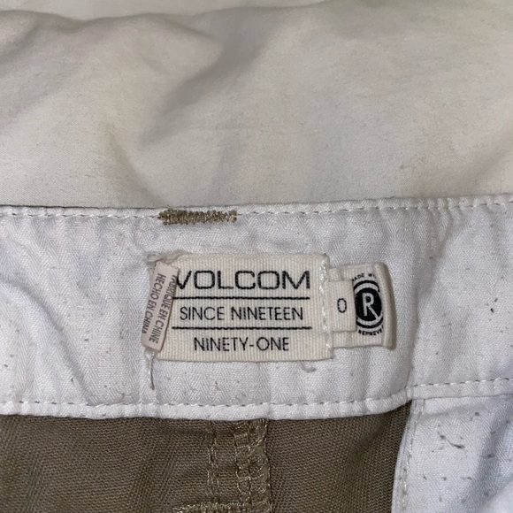 Volcom Shorts 🖤✨ - Picture 3 of 3